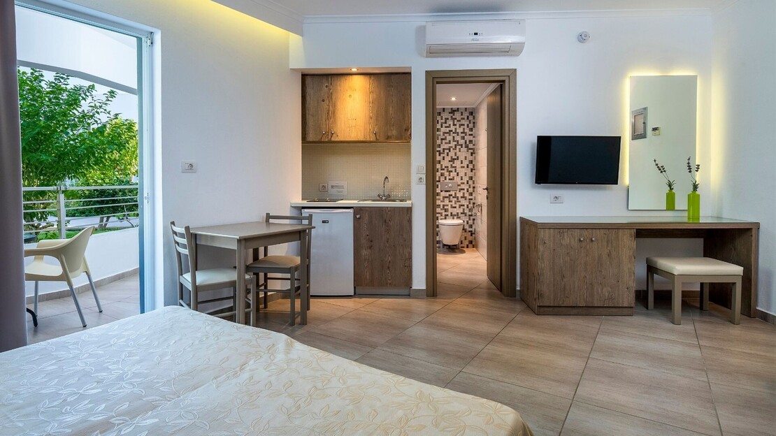 Alexandra Beach Hotel